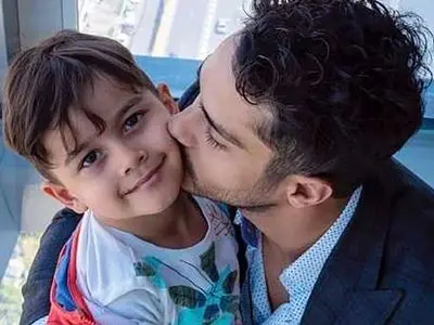 فیلم/ یادی کنیم از اکران فیلم «پول پارتی» با حضور ساعد سهیلی , گلوریا هاردی و فرزندشان هامون در سینما هویزه مشهد/ پاسخ جالب آقا هامون و تشویق بی مثال حاضران