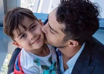 فیلم/ یادی کنیم از اکران فیلم «پول پارتی» با حضور ساعد سهیلی , گلوریا هاردی و فرزندشان هامون در سینما هویزه مشهد/ پاسخ جالب آقا هامون و تشویق بی مثال حاضران