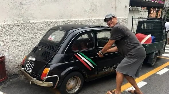 آقای بازیگر! گاراژ خونه ات چند متر است؟ +عکس 