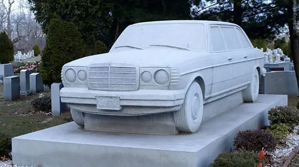 لاکچری بازی به سنگ قبر هم سرایت کرد / جزییاتی عجیب مردگان لاکچری