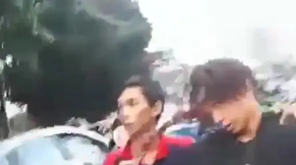 زنده ماندن معجزه آسای مردی که داس در جمجمه اش گیر کرده بود + فیلم و عکس