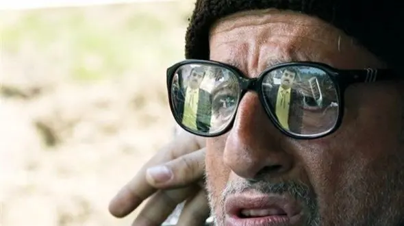 فیلم/ سکانس خنده دار سریال پایتخت/ وقتی بابا پنجعلی همه هواپیما رو میخندونه