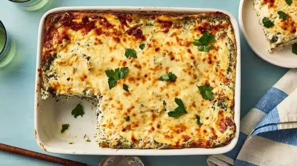 طرز تهیه لازانیای مرغ با سس چیکن آلفردو
