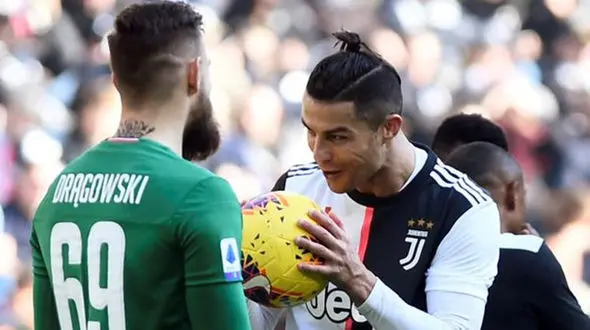 یک دستگاه خودرو بنز، هدیه تولد کریستیانو رونالدو