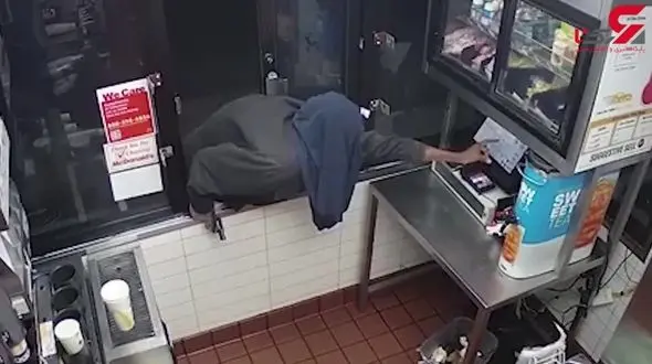 ناکامی سارق در باز کردن صندوق رستوران +فیلم 