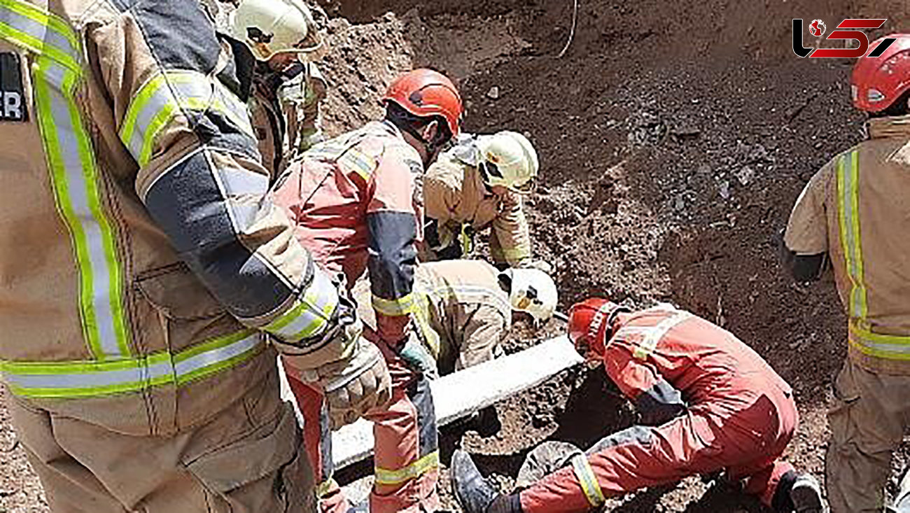 نجات ۴ کارگر از آوار ریزش ساختمان قدیمی در تهران