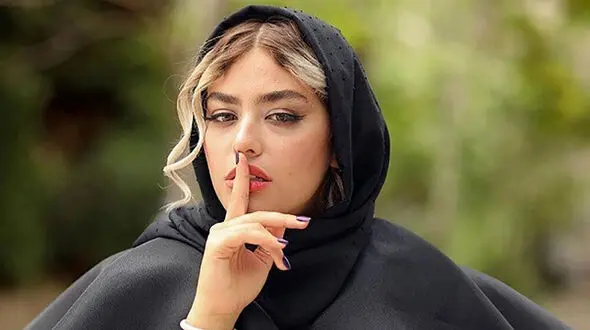 عکس پر هیاهوی دیگر از ریحانه پارسا  ! / عکس بعد از خواب با ژستی خاص !