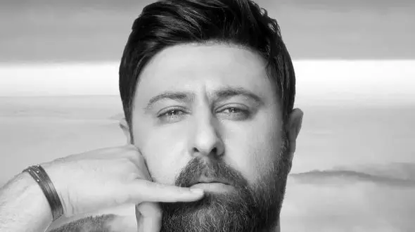 دانلود آهنگ باشکوه عشق فوق العاده از محمد علیزاده /کی می خوای بشینی تا منواست از خودم بگم باز 