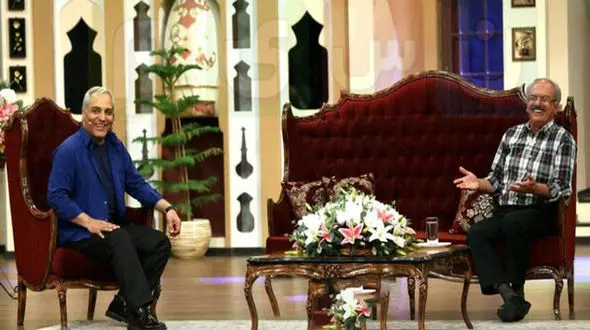 شوخی مهران مدیری با پیراهن غلامرضا نیکخواه/ میگه من ازین پارچه پیژامه دارم/ آقای نیکخواه خیلی باجنبه و خوبه+فیلم