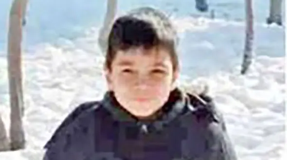 سهیل کوچولو چگونه مقابل چشمان پدرش جان باخت / مادر این بچه شوکه شده است+ عکس