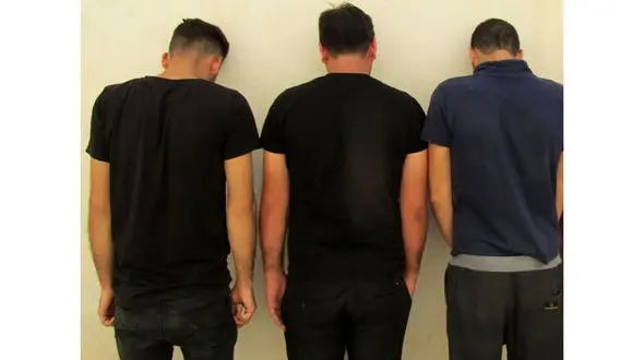 شگرد خاص پدر و پسر خلافکار در لباس پلیس / نامزدی اش بهم خورد اما جیب مردم را خالی کرد 