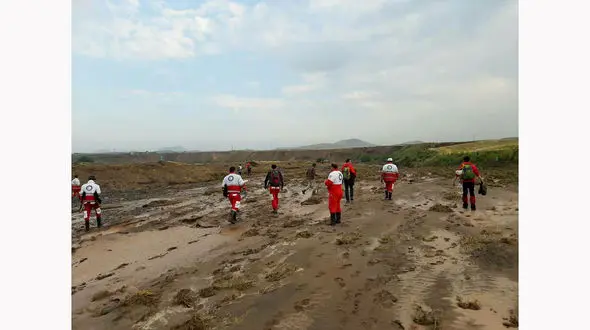 سیل در اردبیل کودکی را با خود برد + عکس های صحنه تلخ