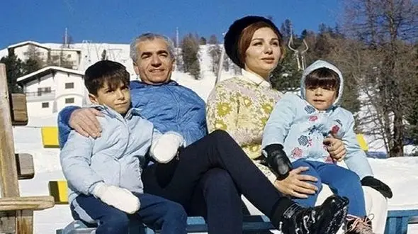 عکس سفر در زمان / فرح دیبا با آرایش خلیجی در ضیافت های شام با شاه پهلوی