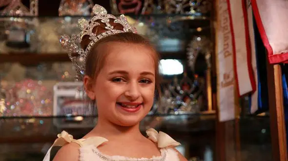 این دختر زیبا میلیاردرترین چهره جهان است+عکس