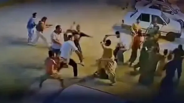 فیلم لحظه قمه کشی  جلوی  تالار عروسی در سنندج