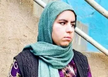 استایل خانومانه روناک سریال نون‌خ در یک نمایشگاه