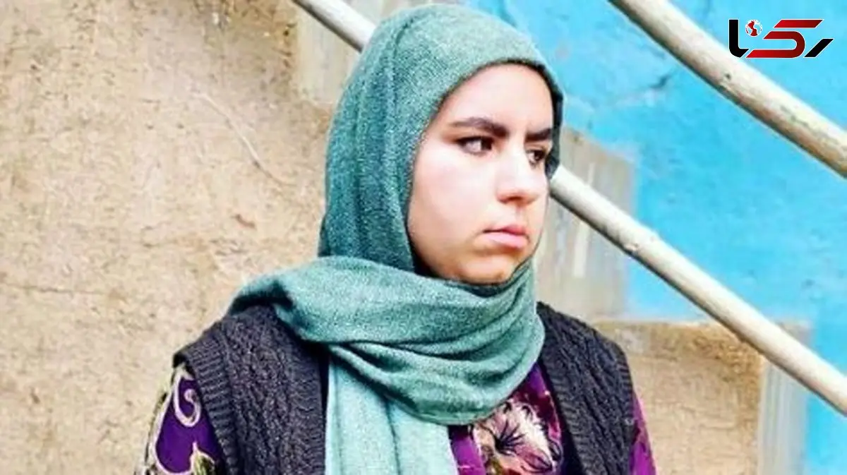 استایل خانومانه روناک سریال نون‌خ در یک نمایشگاه