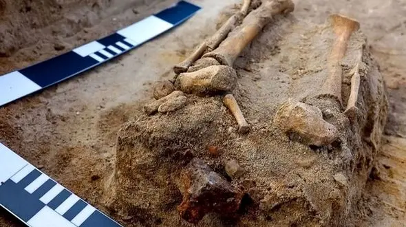 پیدا شدن جسد یک کودک خون آشام + عکس و جزییات