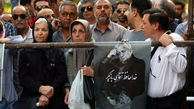 مراسم تشییع پیکر عزت الله انتظامی در مقابل تالار وحدت + فیلم و عکس
