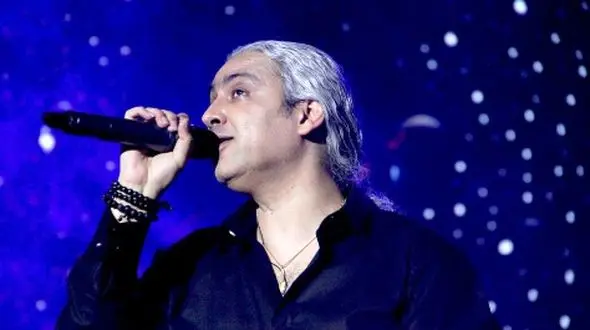 دانلود آواز عاشقانه جدید  مازیار فلاحی / آهنگ تو فقط باش  ... / عاشقونه هامونو مثل یه قصه بنویس خوندنش با دل و جون سطر به سطرش با من...