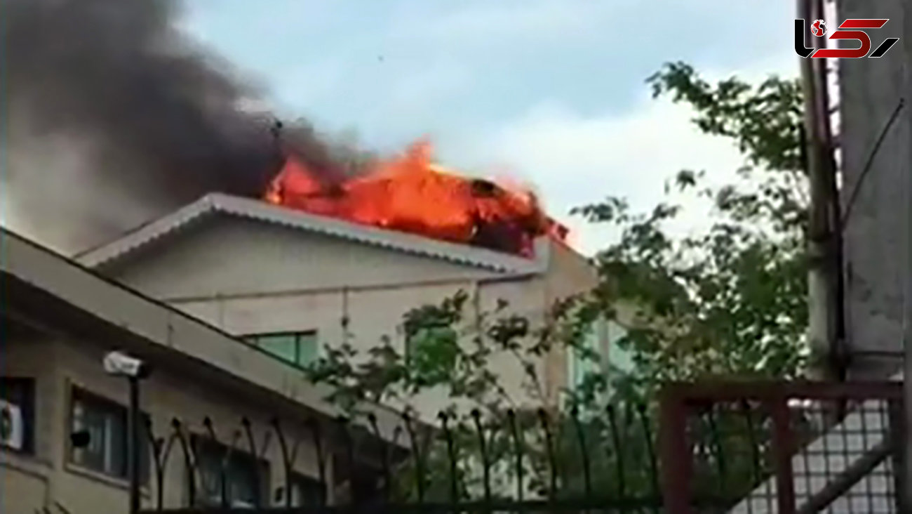آتش سوزی شدید یک ساختمان پزشکان در چهارراه گلسار / تلاش برای نجات مردم + فیلم