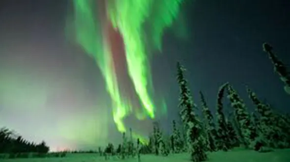 فیلم / نمایان شدن یک پدیده جوی زیبا به رنگ پرچم ایران در آسمان آلاسکا