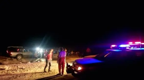 اشک شوق مادر پس از 10 ساعت در دل بیابان / پسربچه گمشده، سالم پیدا شد