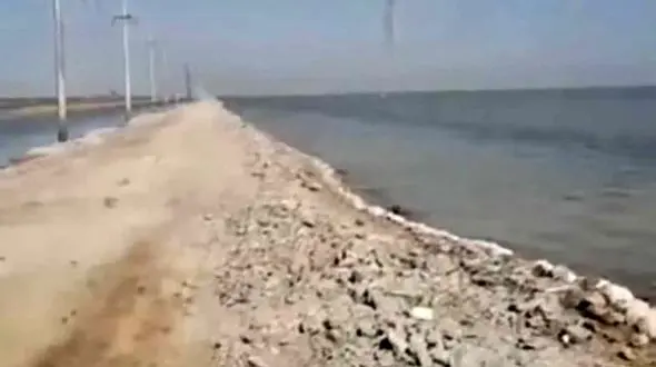 سرقت دیوار بتنی 10 کیلومتری در منطقه آزاد اروند + فیلم 