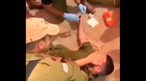 فریادهای عجیب سرباز صهیونیست از ترس یک آمپول+ فیلم 