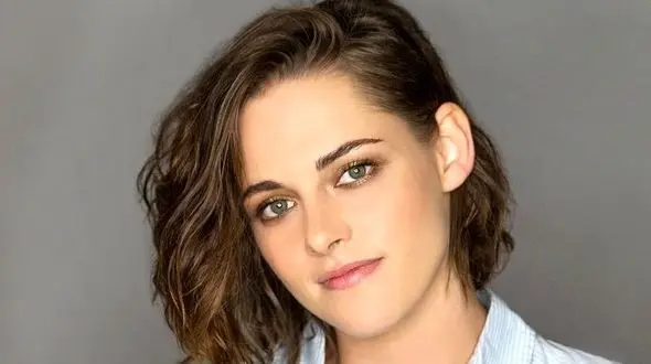 بازیگر مشهور زن در صف فرشتگان 