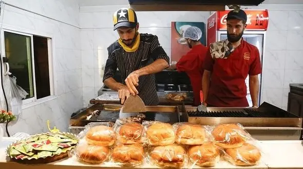 فروش اغذیه فروشان کرج ۵۰ درصد کاهش یافت/ یک حلب روغن شده 6 میلیون و نیم/ ۱۵ دکان اغذیه‌ فروشی آسیب‌دیده‌ی جنگی کرج بلاتکلیف اند