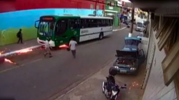 واکنش عجیب یک مرد آتش سوزی را بدتر کرد + فیلم