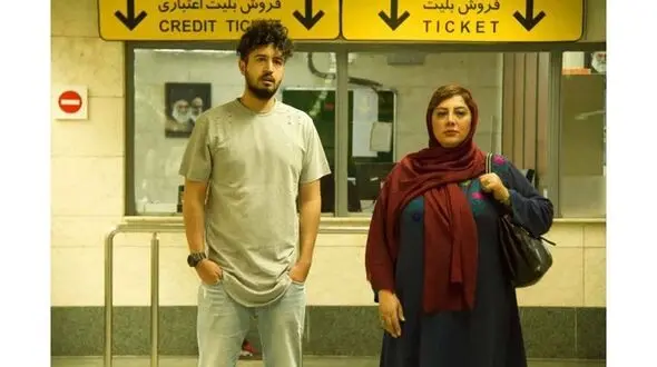 زهرا داودنژاد در نقش زنی میانسال که ازدواج نکرده 