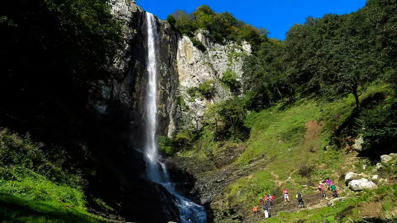 آبشار زیبای لاتون