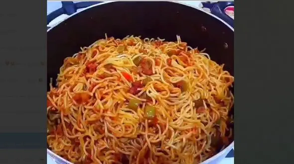 طرز تهیه ماکارونی با لوبیا سبز 
