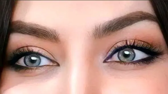 زیبایی بیش از حد بازیگر مشهور سینما در دستان این زن / خانم دکتر زیبایی او کیست؟