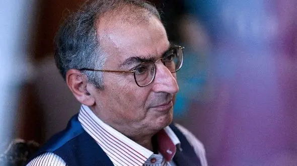 زیبا کلام : دلم می خواهد برای مسئولان نظام بزنم و بخوانم  که مردم مشکل دارند+ فیلم 