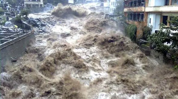 تصاویر تکان‌دهنده از سیل ویرانگر هیمالیا در هند