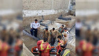 نجات 2 کارگر جوان از زیر آوار