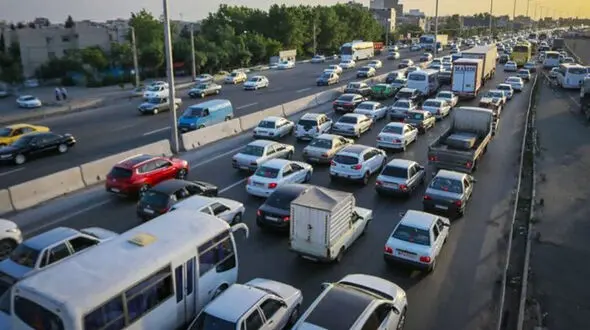 ترافیک در خروجی‌ های مشهد سنگین است