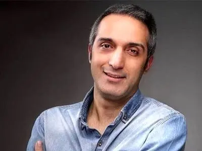 جگرسوز / امیر مهدی ژوله : وقتی مامان نیره  جوانمرگ شد تو بغل بابام ... دیدم با کله  شیشه آمبولانس رو  شکست تا به نعش مامانم برسه ..دیدم وسط حیاط شیون میکرد ...بابا سعید همون موقع دق ...