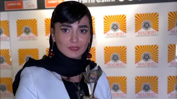 عکس هم آغوشی ناگهانی مینا وحید با این مرد / این عکس خصوصی است!