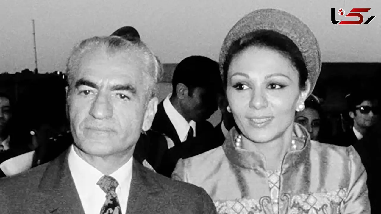 عکس سفر به ایام قدیم  / محمدرضا پهلوی و فرح دیبا  بین زنان رنگی پوش شیرازی