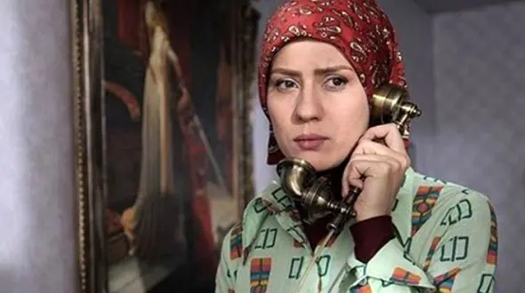 (عکس) نگاهی به مانتو مروارید دوزی شده سارا بهرامی بازیگر سریال پروانه/ شیک، ساده، اعیانی