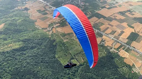 مرگ هولناک مرد جوان در سقوط پاراگلایدر و مرگ در مرودشت