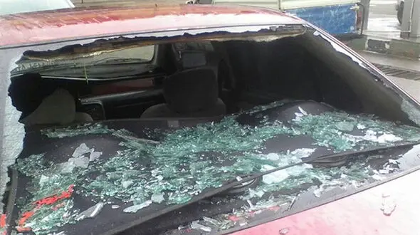 بارش تگرگ‌هایی بزرگتر از تخم مرغ در شهرستان روانسر+ عکس 