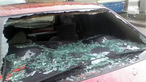 بارش تگرگ‌هایی بزرگتر از تخم مرغ در شهرستان روانسر+ عکس 