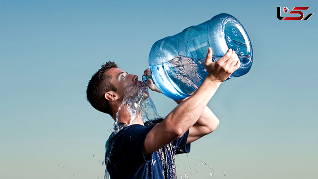 نوشیدن آب چگونه باعث نفخ می شود؟