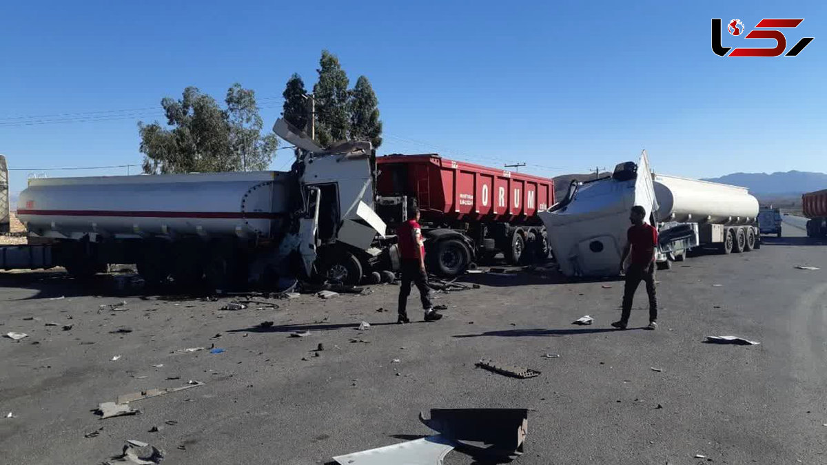 چهار تریلی همدیگر را قلع و قمع کردند / وحشت در جاده های بندرعباس