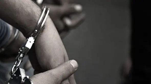 بازداشت پزشک بخاطر معلول کردن 13 بیمار ! / یک زن لو داد + عکس